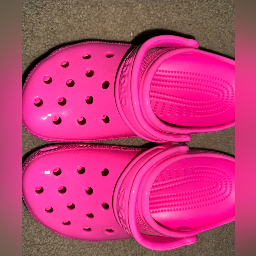 Crocs Neon Highlighter Pink Clogs J5/Big Kids-W7